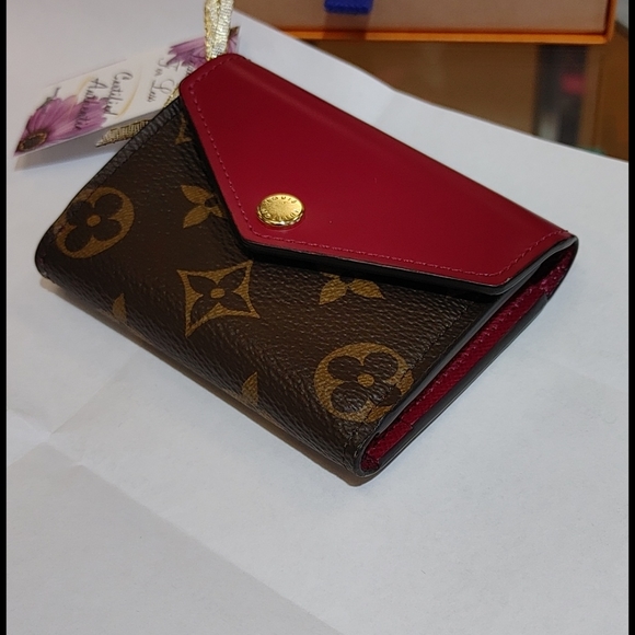 Louis VuittonđşMonogram Fuschia Zoe Small Wallet - Picture 2 of 14